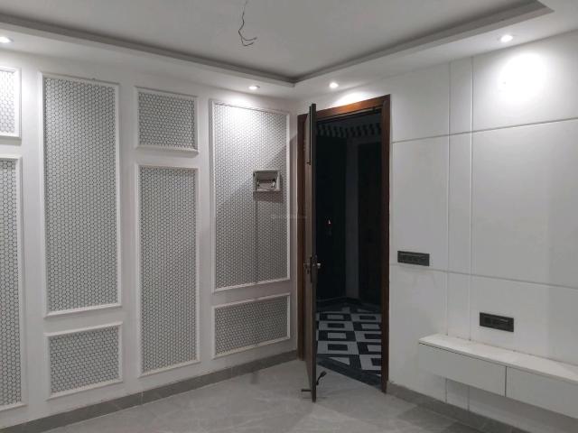 2 BHK Independent Builder Floor in Mahavir Enclave for resale New Delhi. The reference number is 20343998