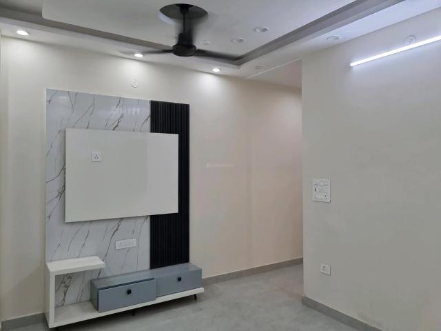 2 BHK Apartment in Mahavir Enclave for resale New Delhi. The reference number is 20347087
