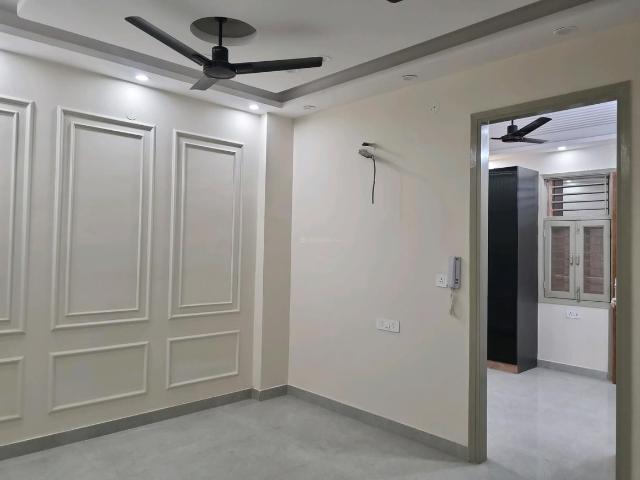 2 BHK Apartment in Mahavir Enclave for resale New Delhi. The reference number is 20388629