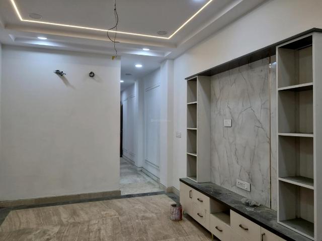 3 BHK Apartment in Mahavir Enclave for resale New Delhi. The reference number is 20389244