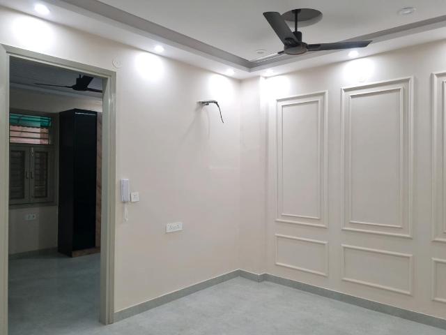 2 BHK Apartment in Mahavir Enclave for resale New Delhi. The reference number is 20389266