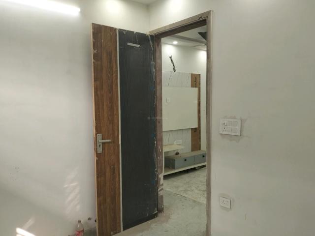2 BHK Independent Builder Floor in Mahavir Enclave for resale New Delhi. The reference number is 21292572