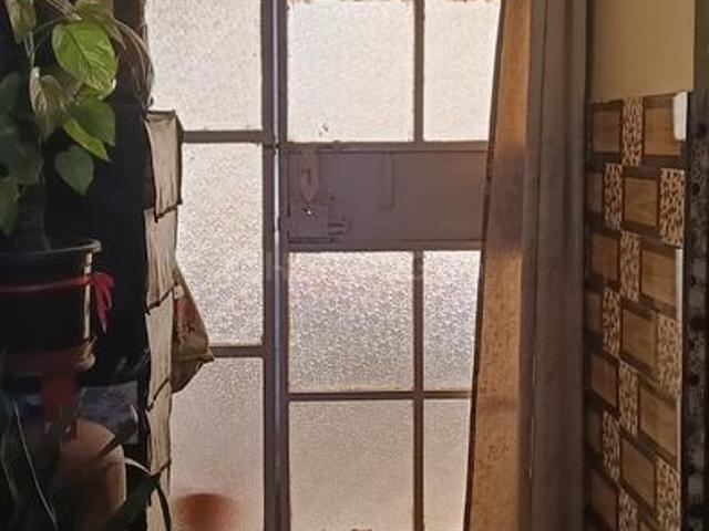 2 BHK Independent Builder Floor in Mayur Vihar for resale New Delhi. The reference number is 20570977