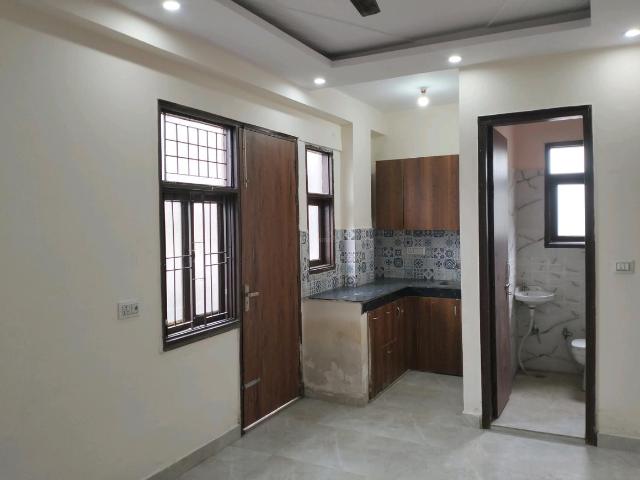 2 BHK Independent Builder Floor in Mayur Vihar Phase 1 for resale New Delhi. The reference number is 20970076