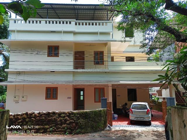 2 BHK Independent Builder Floor in Melechowa South for rent Kannur. The reference number is 13212575