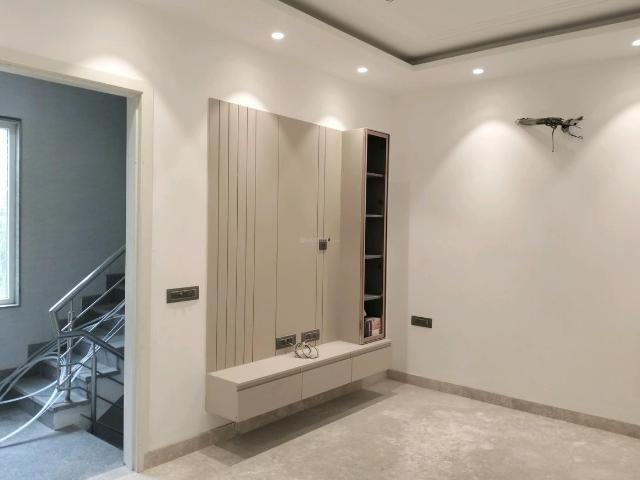 2 BHK Independent Builder Floor in Model Town for rent New Delhi. The reference number is 20222933