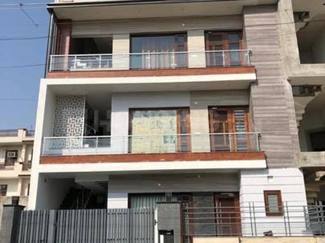 2 BHK Independent Builder Floor in Model Town for rent Rohtak. The reference number is 20126655