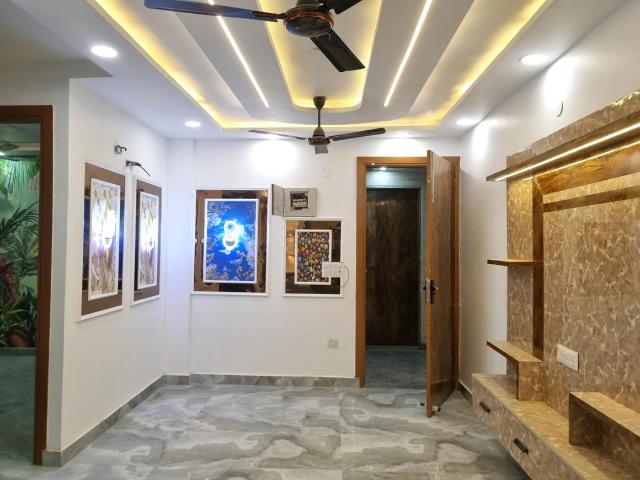 2 BHK Apartment in Dwarka Mor for resale New Delhi. The reference number is 21089821