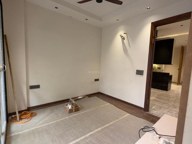 2 BHK Independent Builder Floor in Ashok Vihar for resale New Delhi. The reference number is 21164082