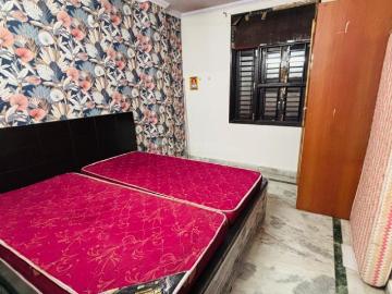 2 BHK Independent Builder Floor in Dwarka Mor for rent New Delhi. The reference number is 19731905