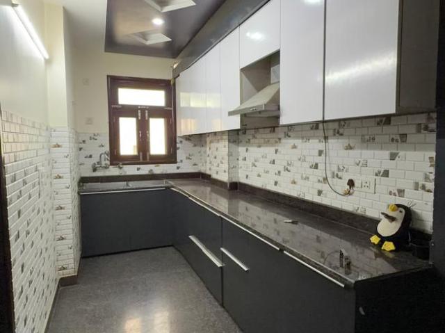 2 BHK Independent Builder Floor in Dwarka Mor for rent New Delhi. The reference number is 21110602