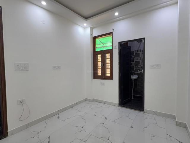 2 BHK Independent Builder Floor in Dwarka Mor for rent New Delhi. The reference number is 21291421