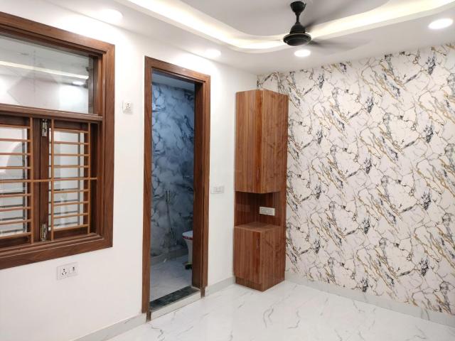 2 BHK Independent Builder Floor in Dwarka Mor for resale New Delhi. The reference number is 20570354