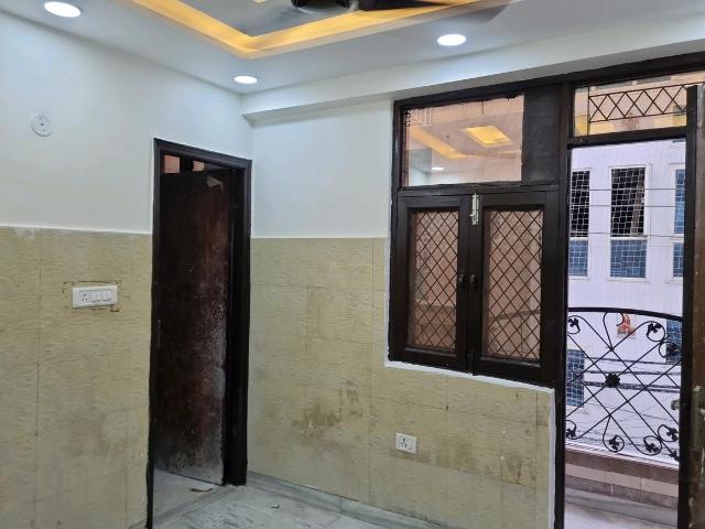 2 BHK Independent Builder Floor in Dwarka Mor for resale New Delhi. The reference number is 20281642