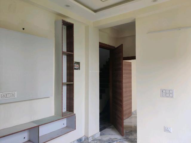 2 BHK Independent Builder Floor in DLF Ankur Vihar for resale Ghaziabad. The reference number is 20955338