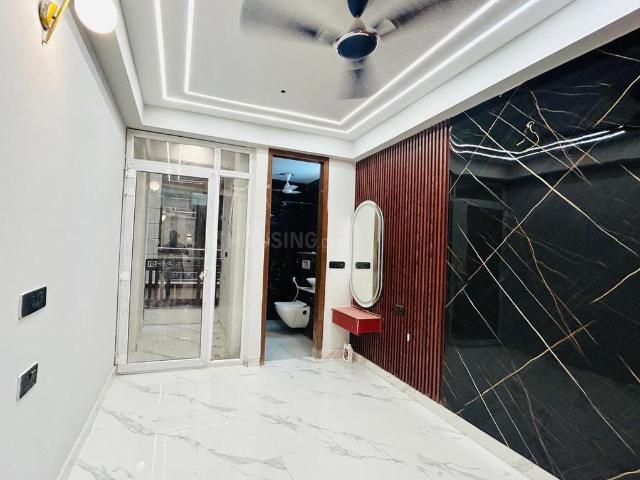 2 BHK Independent Builder Floor in Freedom Fighters Enclave for rent New Delhi. The reference number is 21099423