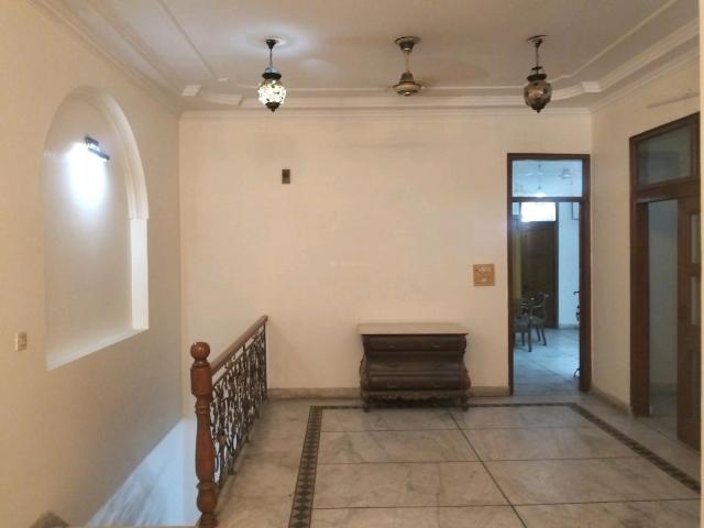2 BHK Independent Builder Floor in GTB Nagar for rent New Delhi. The reference number is 21081768