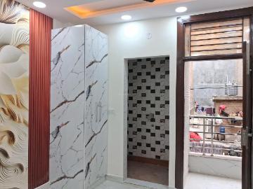 Flat for sale in Krishna Park West Delhi - Parking