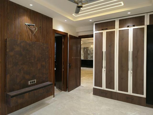 5 BHK Independent Builder Floor in Vasundhara for resale Ghaziabad. The reference number is 21050459