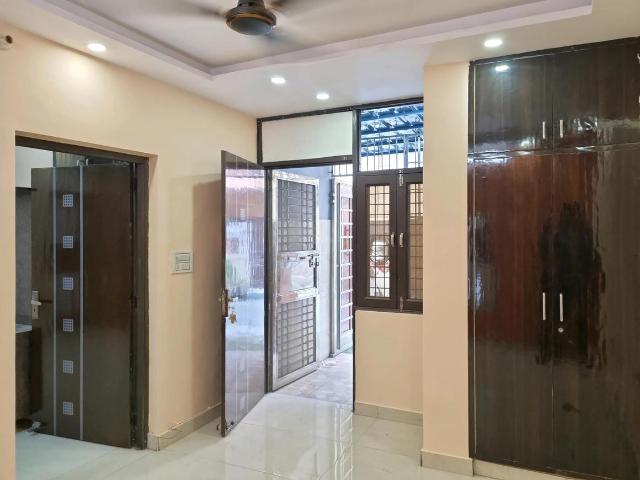 2 BHK Independent Builder Floor in Janakpuri for rent New Delhi. The reference number is 20811463
