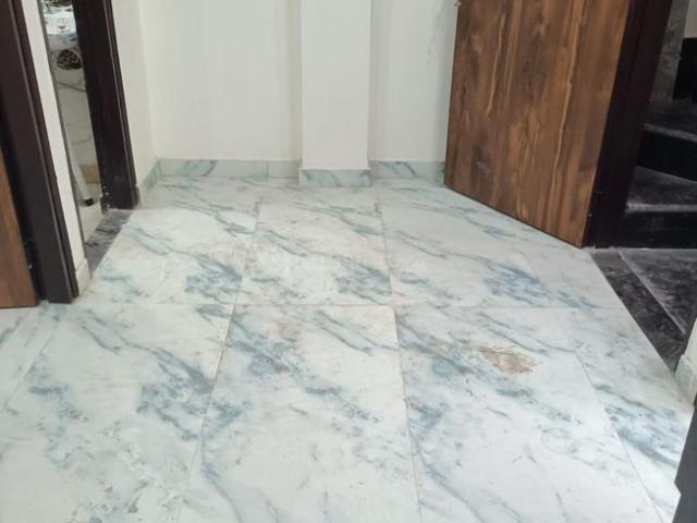 2 BHK Independent Builder Floor in Krishna Nagar for resale New Delhi. The reference number is 19136557