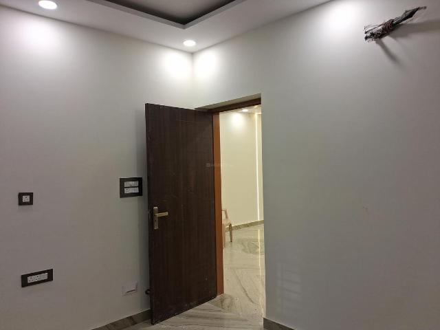 2 BHK Independent Builder Floor in Paschim Vihar for rent New Delhi. The reference number is 20268509