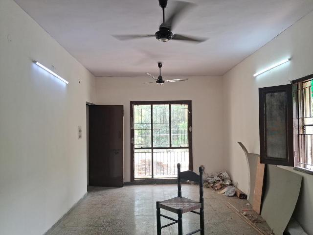 2 BHK Apartment in Paschim Vihar for resale New Delhi. The reference number is 21121203