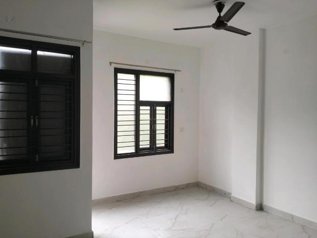 2 BHK Independent Builder Floor in Patparganj for rent New Delhi. The reference number is 20862863