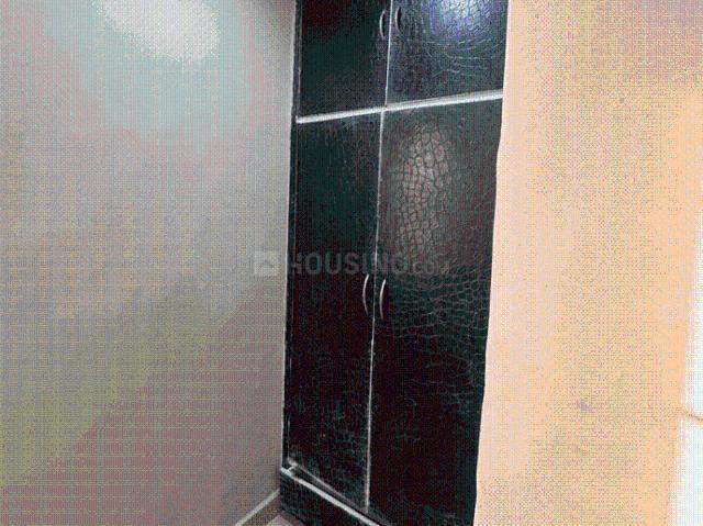 2 BHK Independent Builder Floor in Raju Parak Extension for rent New Delhi. The reference number is 20879480