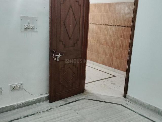 2 BHK Independent Builder Floor in Ramesh Nagar for rent New Delhi. The reference number is 20176105