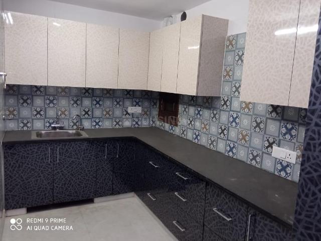 2 BHK Independent Builder Floor in Ramesh Nagar for rent New Delhi. The reference number is 20332444