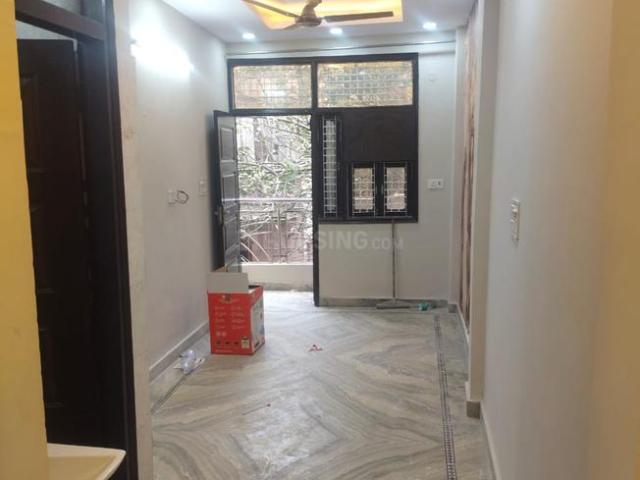 2 BHK Independent Builder Floor in Ramesh Nagar for rent New Delhi. The reference number is 21044108