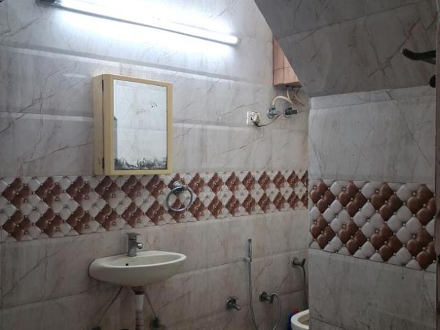 2 BHK Independent Builder Floor in Ramesh Nagar for rent New Delhi. The reference number is 21265229