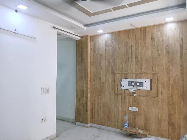 2 BHK Independent Builder Floor in Ramesh Nagar for resale New Delhi. The reference number is 18210374