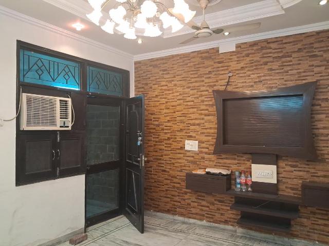 2 BHK Independent Builder Floor in Ramesh Nagar for resale New Delhi. The reference number is 21029195