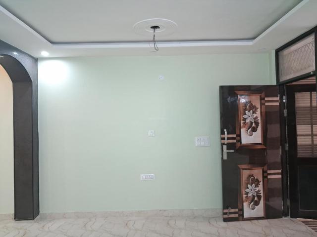 2 BHK Independent Builder Floor in Ramesh Nagar for resale New Delhi. The reference number is 21029220