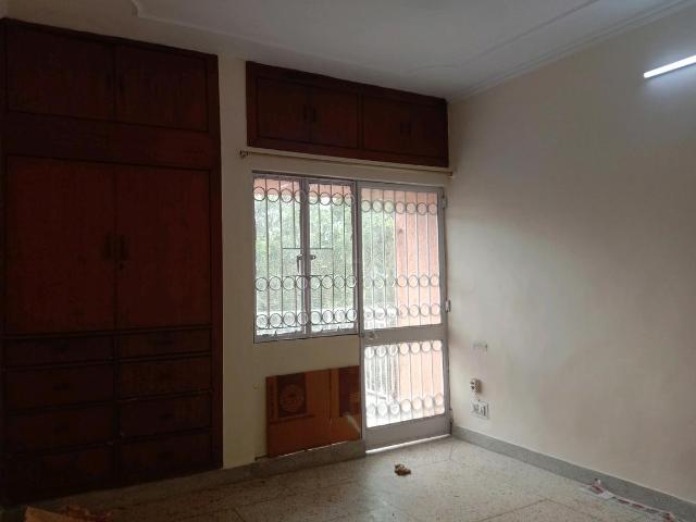 2 BHK Independent Builder Floor in Sarita Vihar for resale New Delhi. The reference number is 17640180
