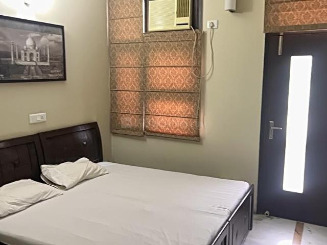 2 BHK Independent Builder Floor in Sector 43 for rent Gurgaon. The reference number is 19818381