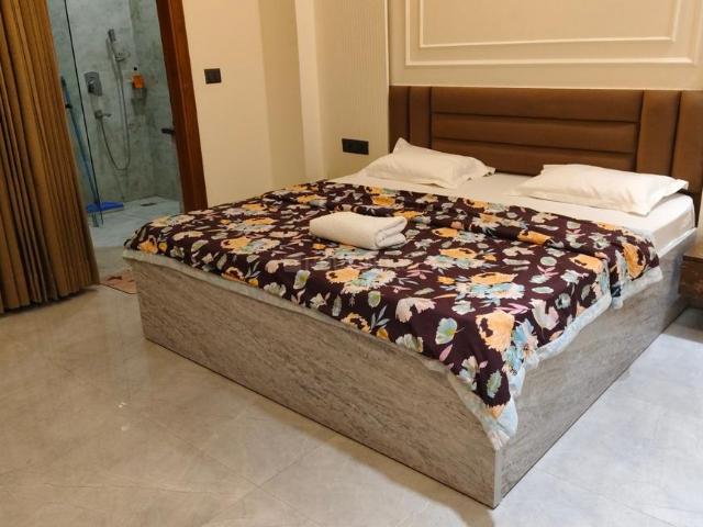 2 BHK Independent Builder Floor in Sector 43 for rent Gurgaon. The reference number is 21038948