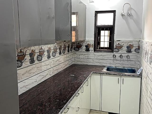 2 BHK Independent Builder Floor in Sector 4 Rohini for resale New Delhi. The reference number is 18804376