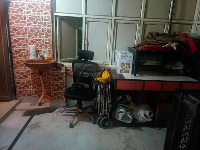 2 BHK Independent Builder Floor in Sector 5 Rohini for rent New Delhi. The reference number is 17226319