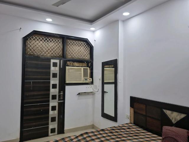 2 BHK Independent Builder Floor in Sector 8 Dwarka for rent New Delhi. The reference number is 18683228