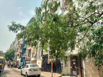2 BHK Independent Builder Floor in Sector 8 Dwarka for resale New Delhi. The reference number is 20037642