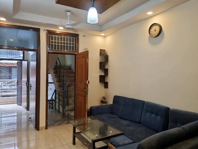 2 BHK Independent Builder Floor in Sector 8 Dwarka for resale New Delhi. The reference number is 21016424