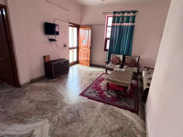 2 BHK Independent Builder Floor in Sector 10A for rent Gurgaon. The reference number is 20665013
