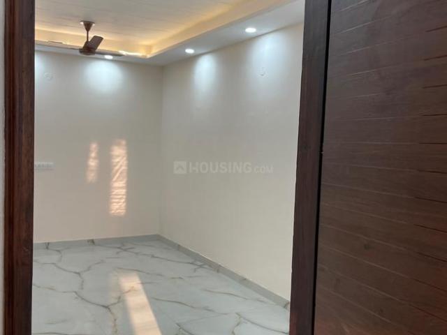 2 BHK Independent Builder Floor in Shalimar Bagh for rent New Delhi. The reference number is 18606486