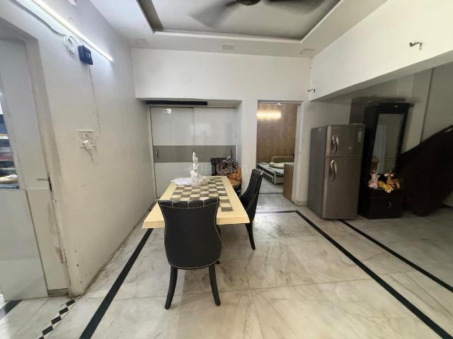 2 BHK Independent Builder Floor in Shalimar Bagh for rent New Delhi. The reference number is 20128674