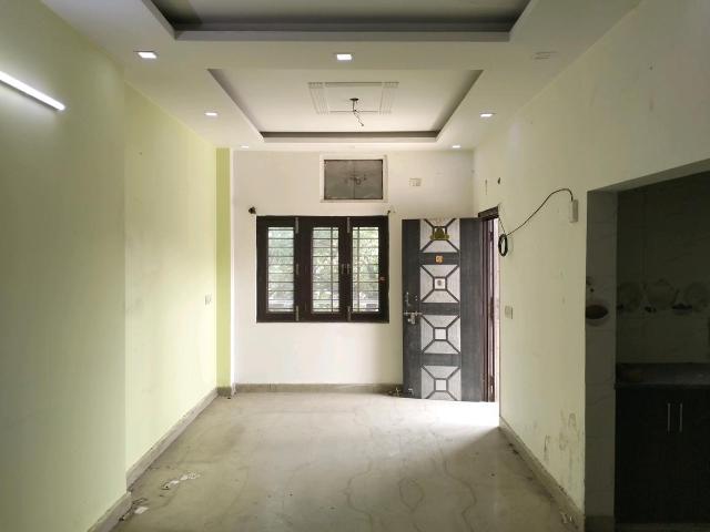2 BHK Independent Builder Floor in Shalimar Bagh for rent New Delhi. The reference number is 21140280