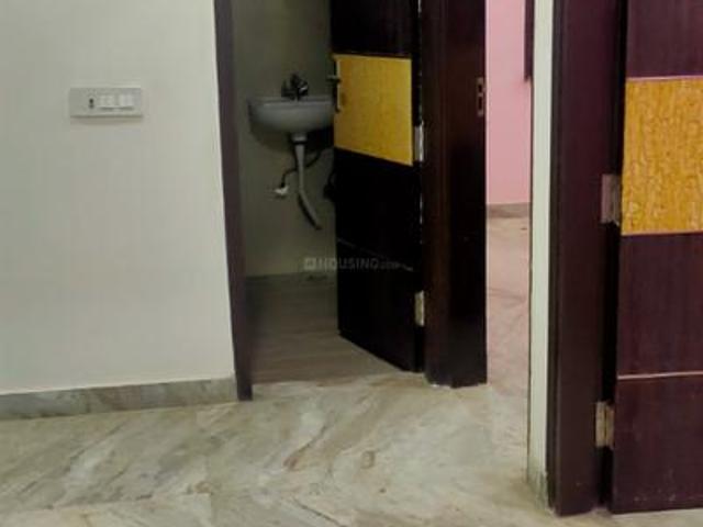 2 BHK Independent Builder Floor in Shalimar Bagh for rent New Delhi. The reference number is 6826795