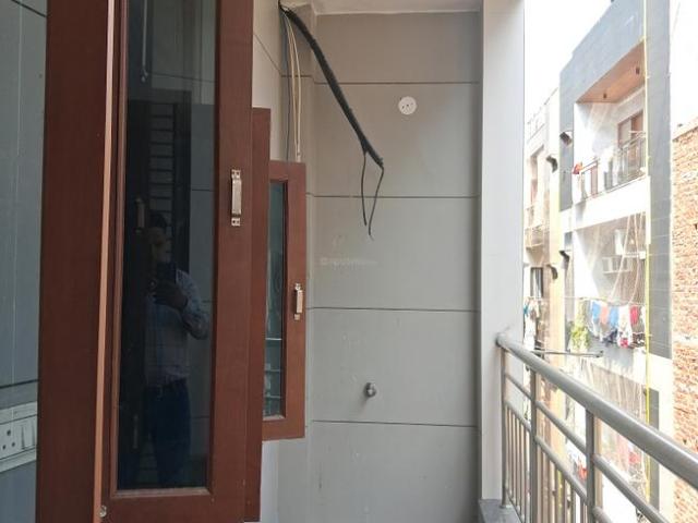 2 BHK Independent Builder Floor in Shastri Nagar for rent New Delhi. The reference number is 21139348